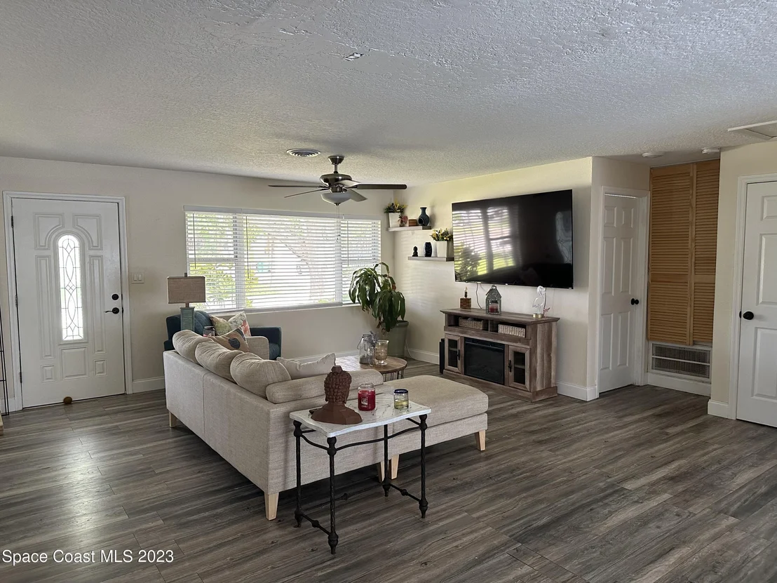 Photo of 1438 Albert Drive