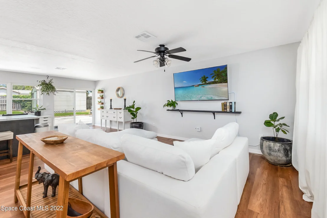 Photo of 1155 Abbey Circle NE