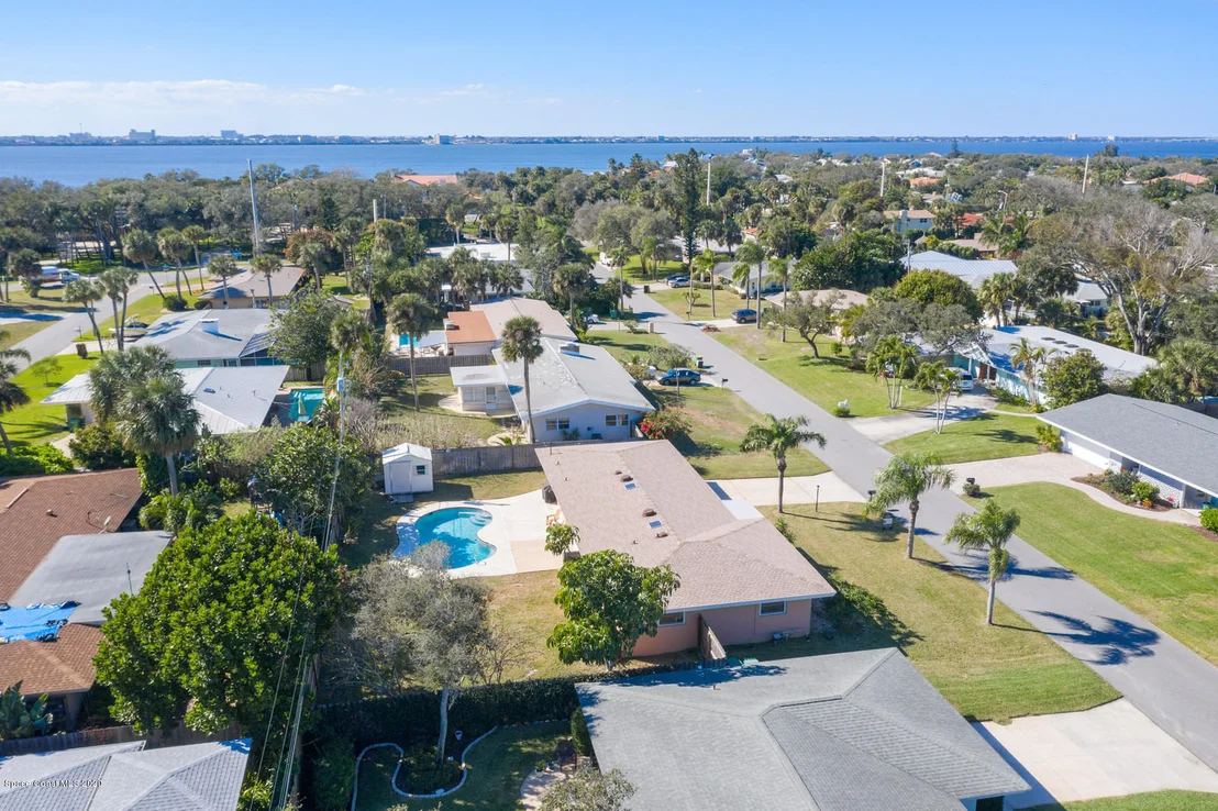 Photo of 565 Seabreeze Drive