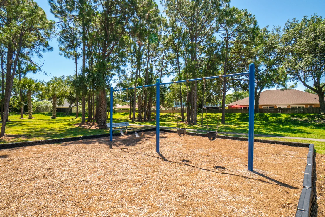 Photo of 552 Glenbrook Circle