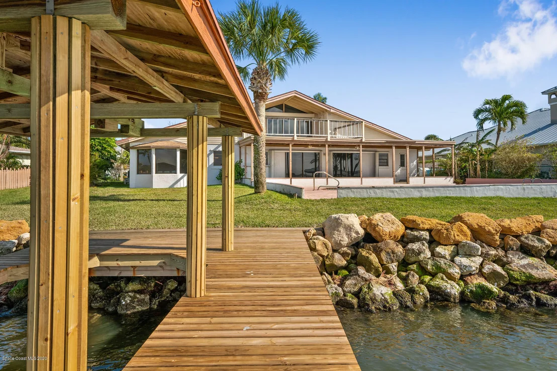 Photo of 447 Riverview Lane