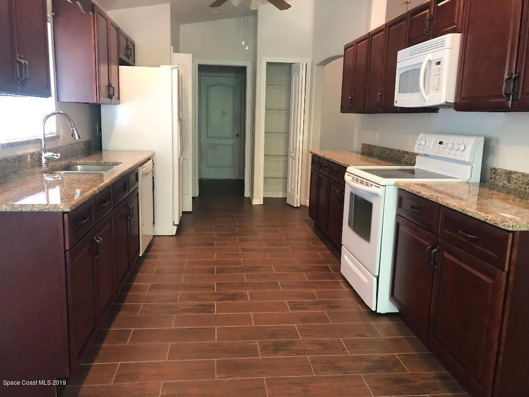 Photo of 1124 Pine Creek Circle NE