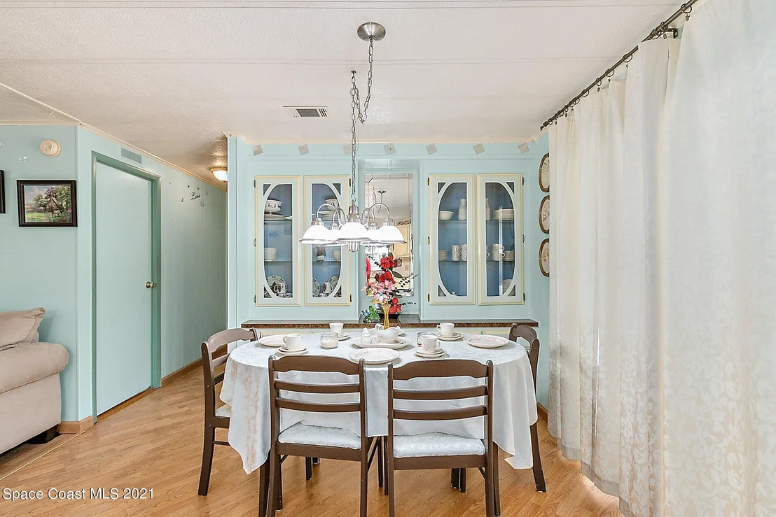 Photo of 566 Jennifer Circle