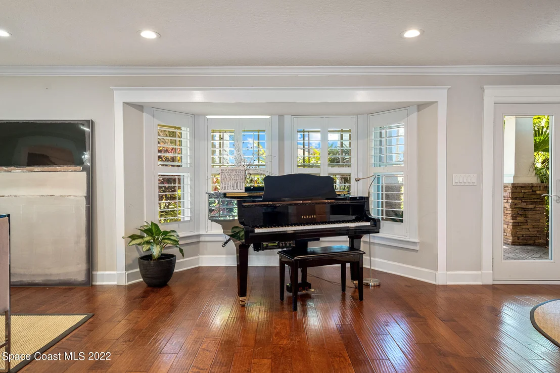 Photo of 437 River View Lane