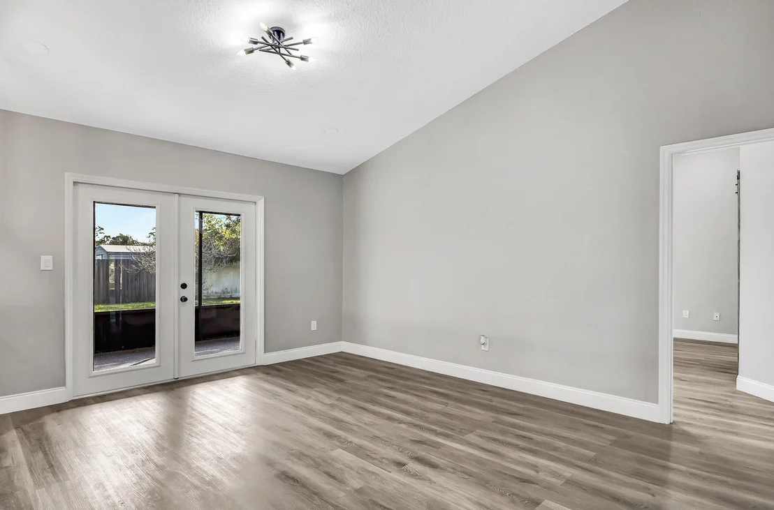 Photo of 207 Eldron Boulevard SE
