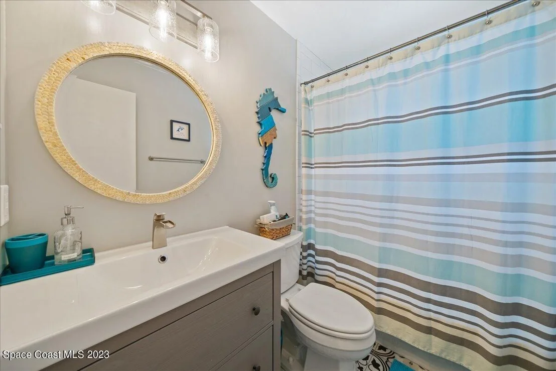 Photo of 615 N Robert Way