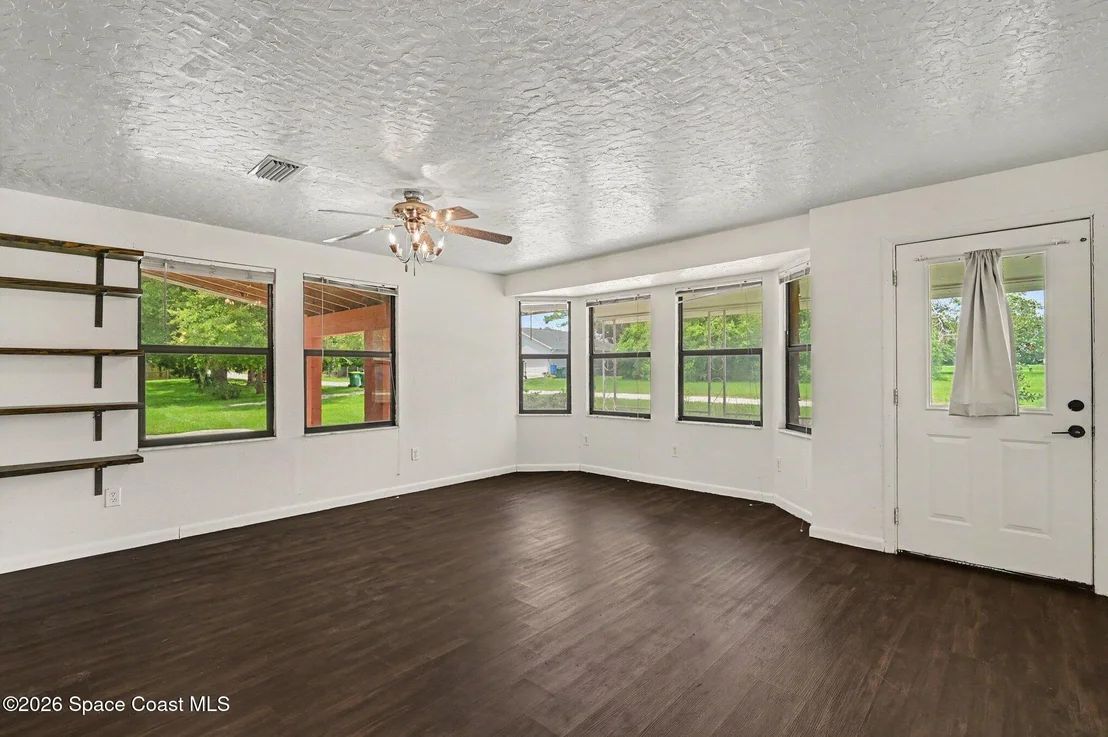 Photo of 5963 Lord Street