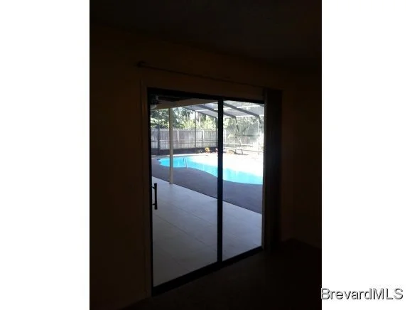 Photo of 1026 NE Pineapple