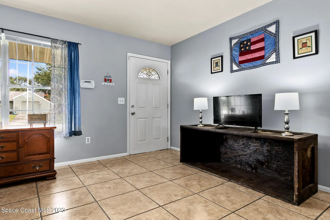 Photo of 1312 Ethel Circle NE