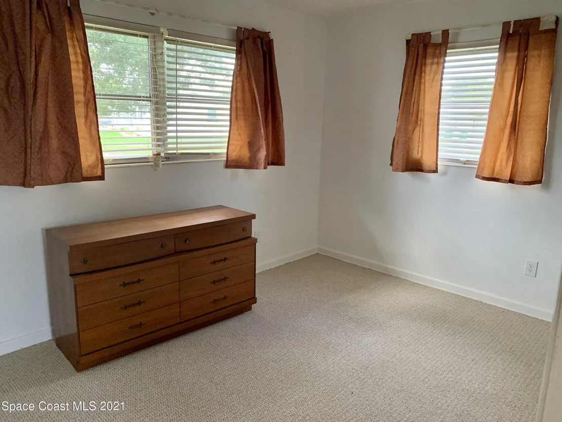 Photo of 899 Barclay Drive