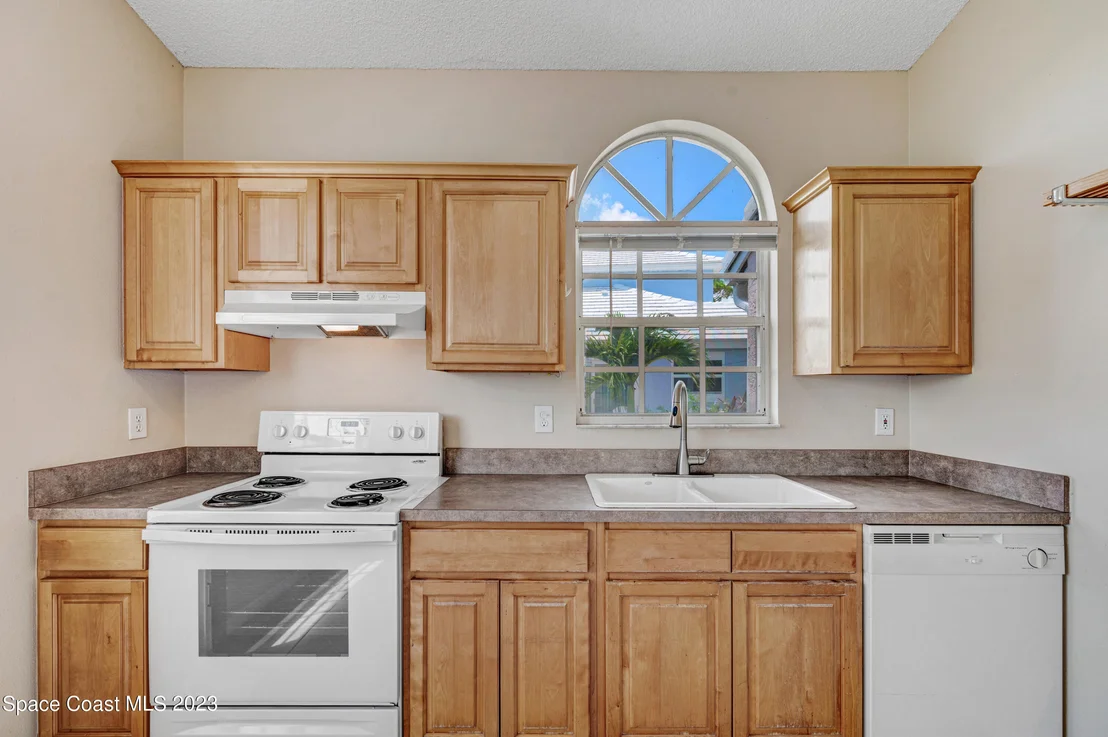 Photo of 963 Wateroak Drive NE
