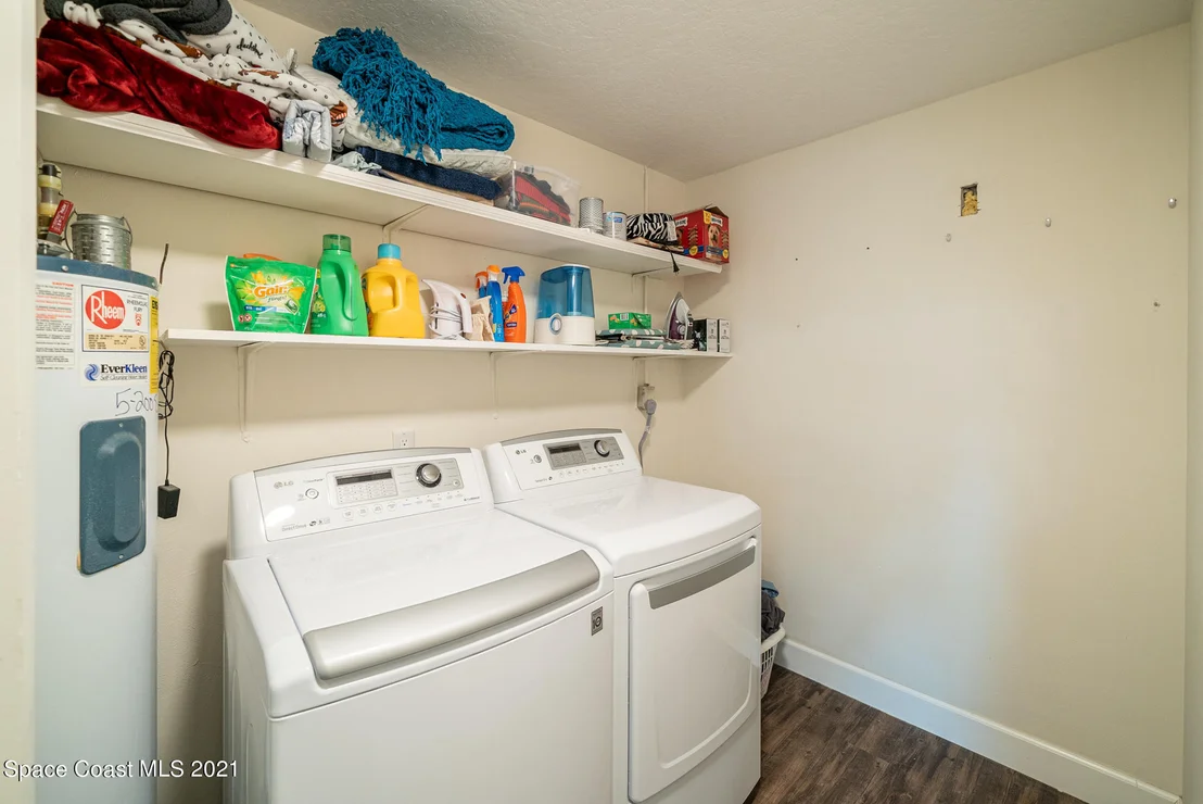 Photo of 552 S Sonora Circle