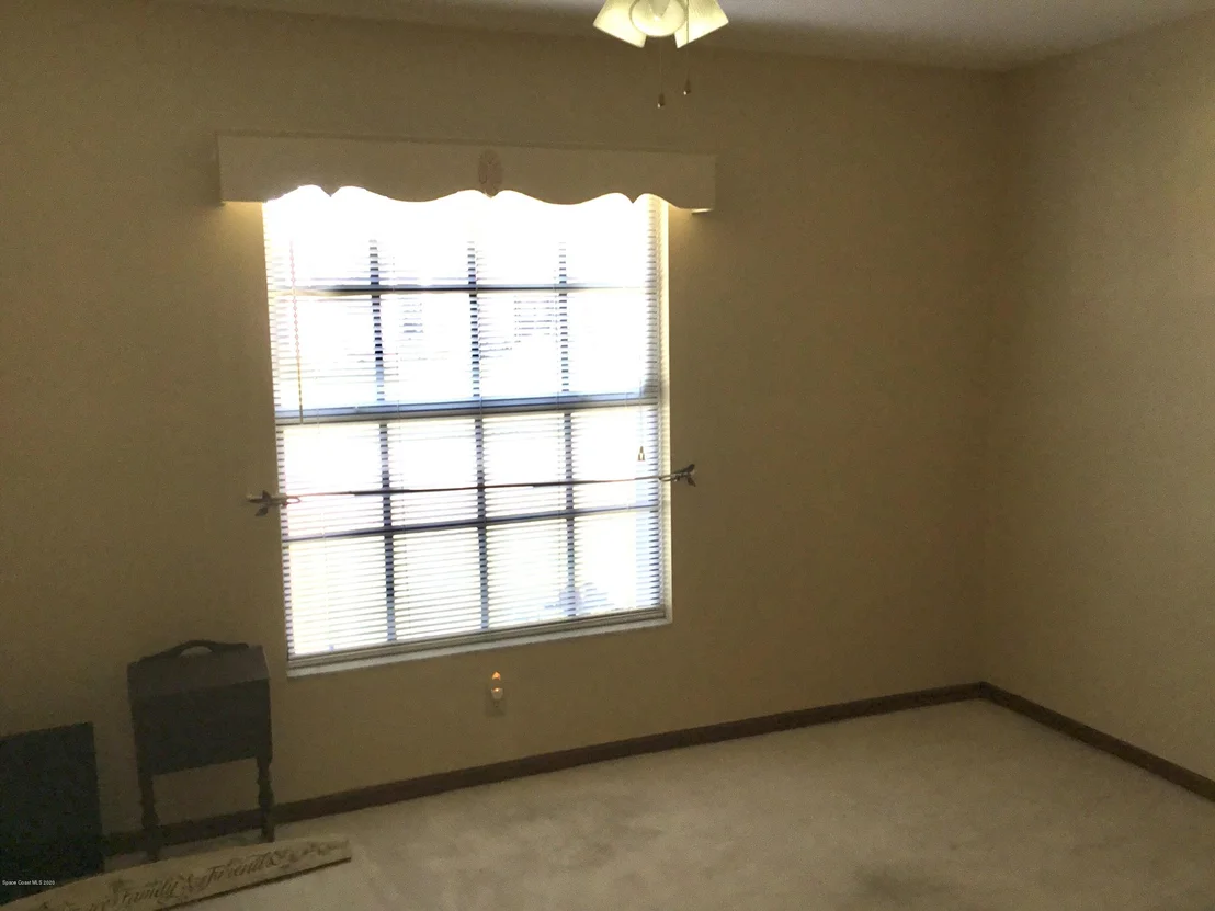 Photo of 998 Lyons Circle NW