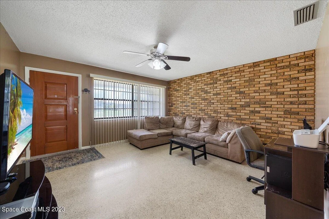 Photo of 533 Clarke Avenue