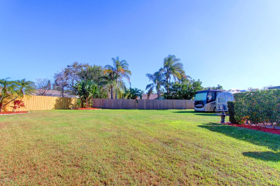 Photo of 1237 Lakeview Drive