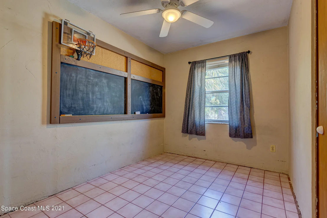 Photo of 2975 Kosuth Road NE