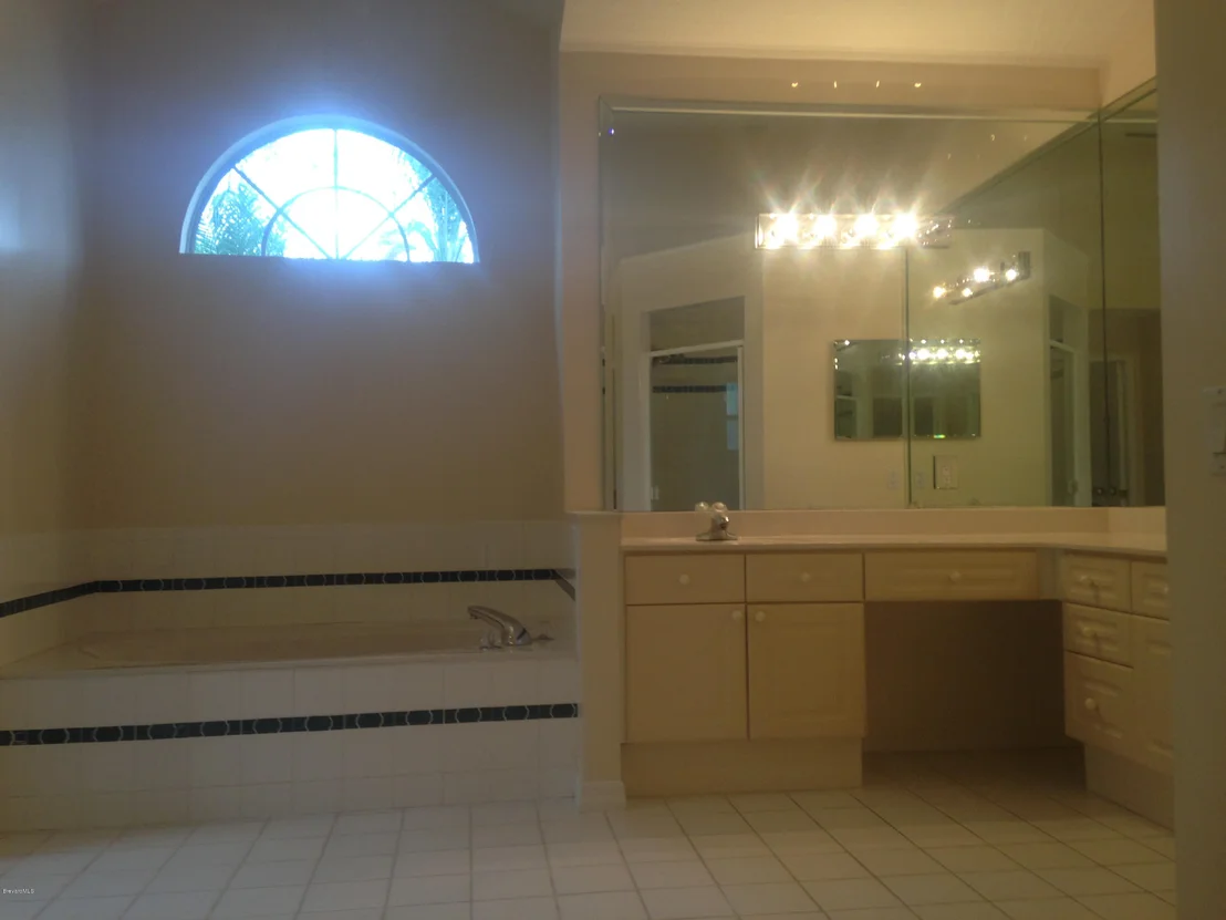 Photo of 977 Somerset Lane