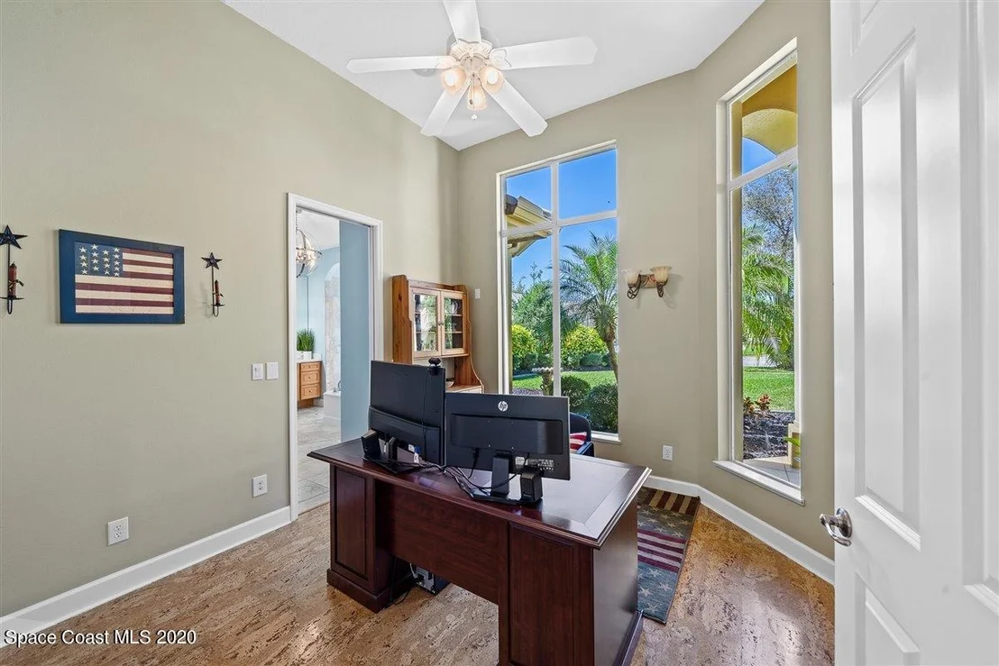 Photo of 925 Chatsworth Drive