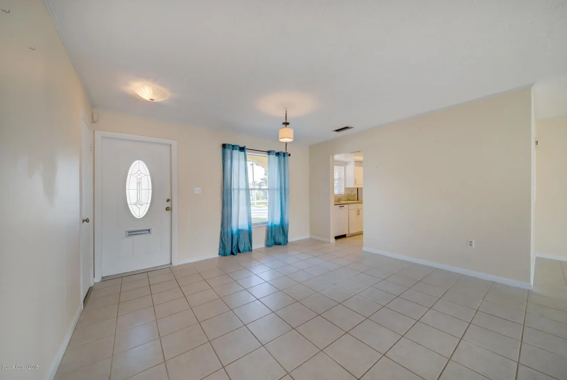 Photo of 433 Cardinal Drive