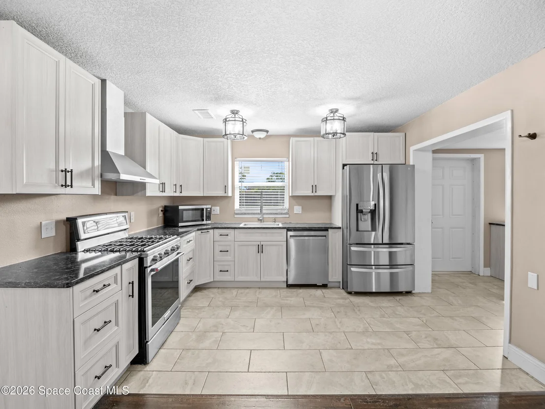 Photo of 956 Beechfern Lane