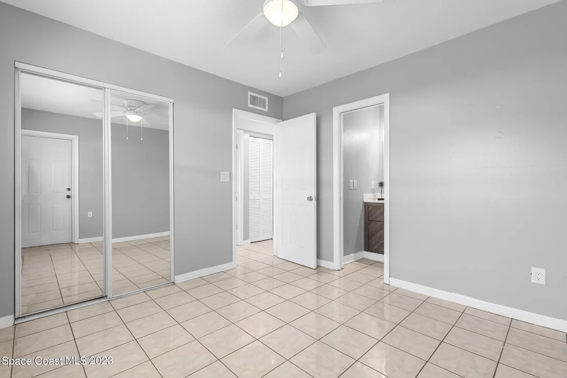 Photo of 948 Darwin Lane NE