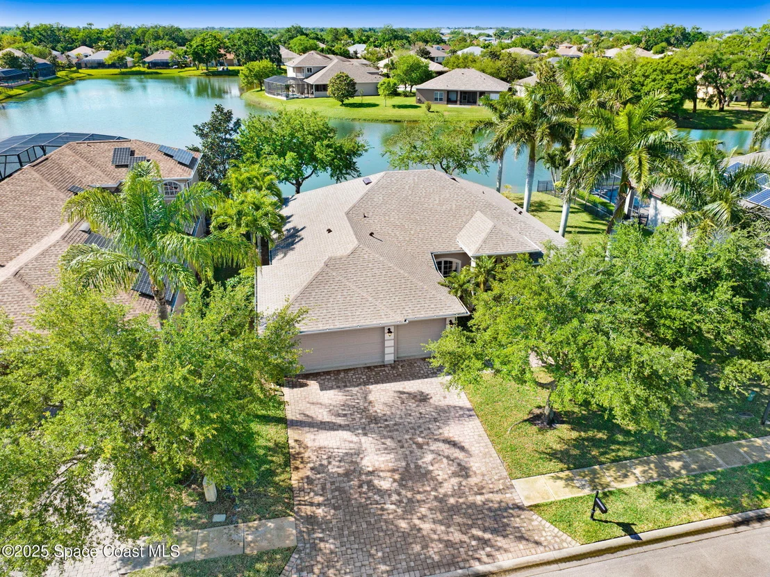 Photo of 2074 Botanica Circle