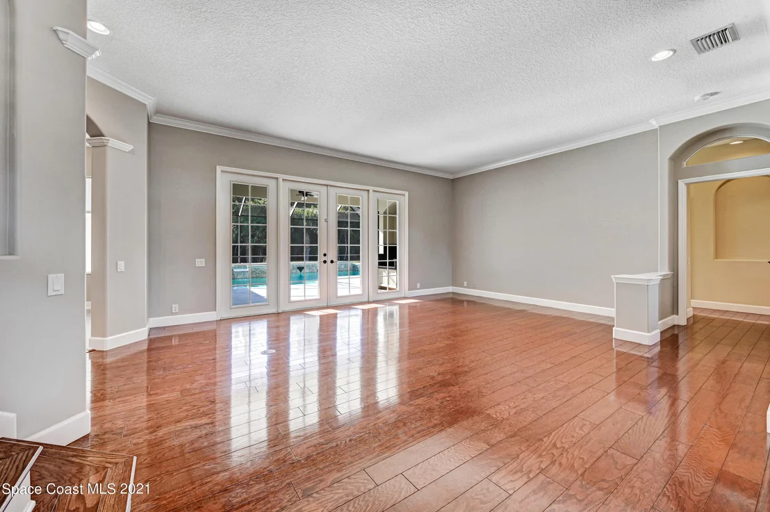Photo of 882 Oak Park Drive