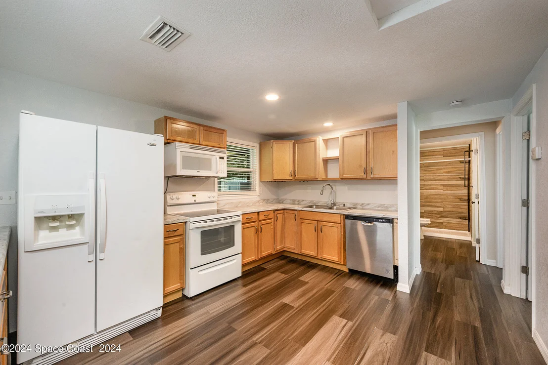 Photo of 6434 Cable Avenue