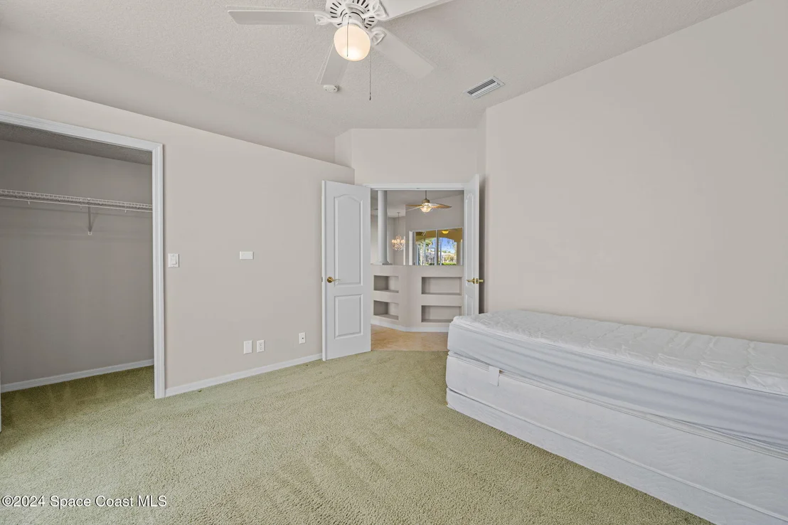 Photo of 930 Starling Way