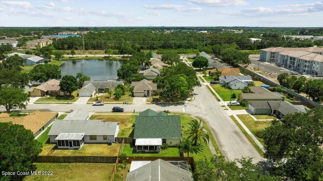 Photo of 100 Oak Lake Road