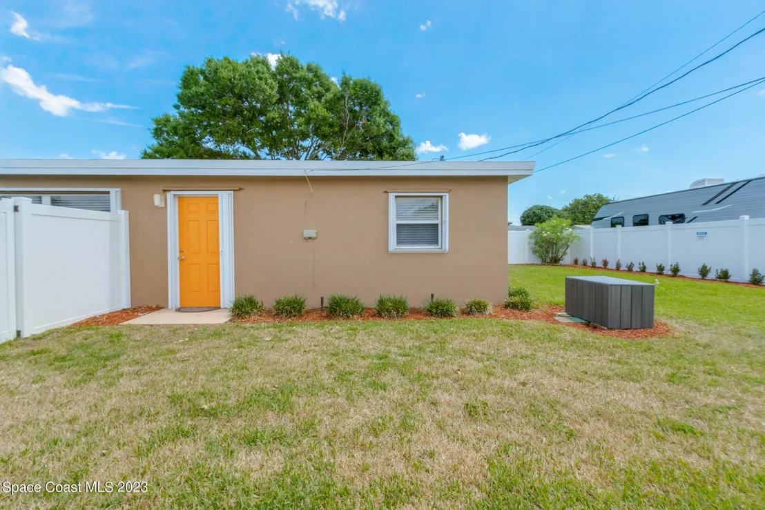 Photo of 842 Ixora Drive