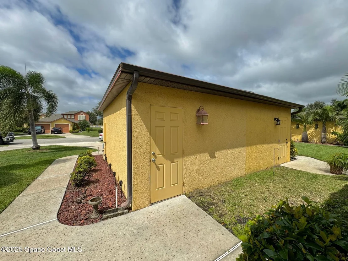 Photo of Unit 102 at 890 Luminary Circle