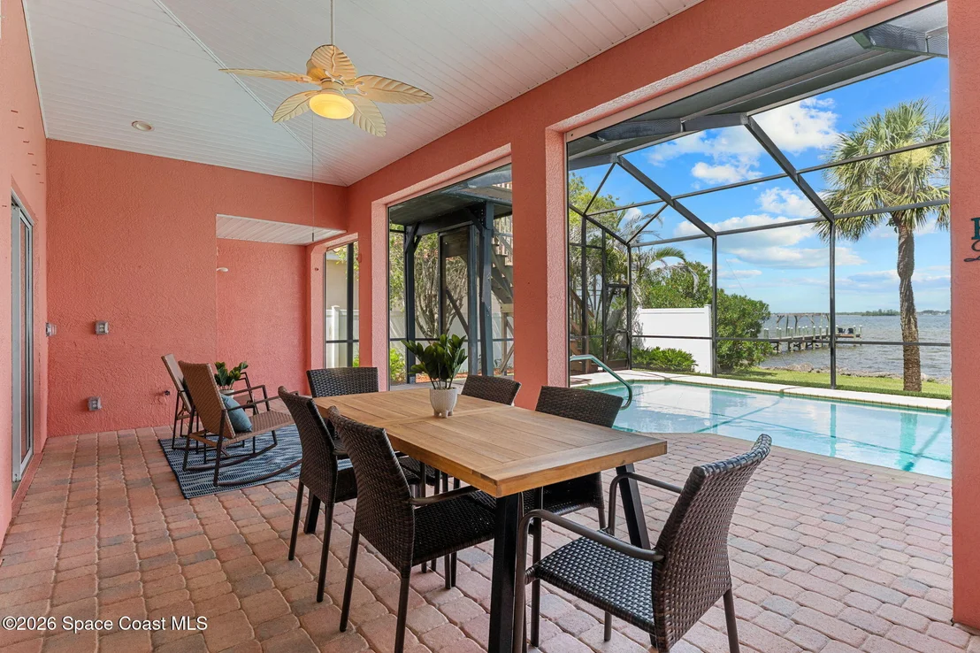 Photo of 327 Island Drive