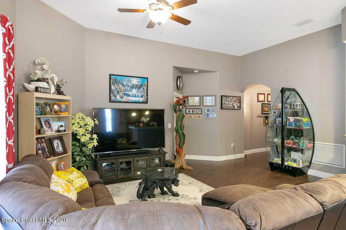 Photo of 2141 Bridgeport Circle