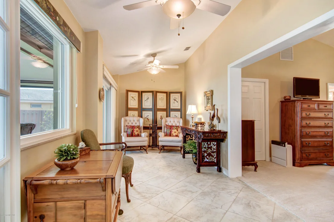 Photo of 3877 Riverside Drive