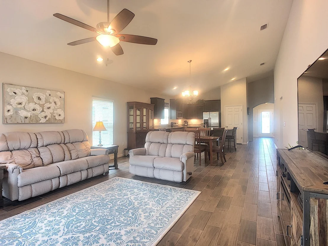 Photo of 1586 Fuji Drive