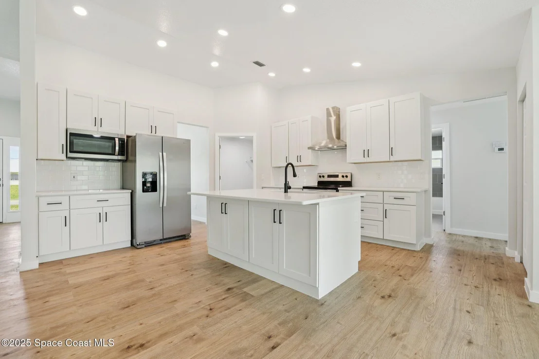 Photo of 1441 Eldron Boulevard SE