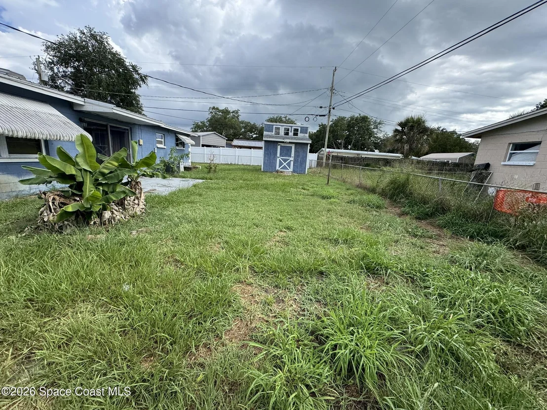 Photo of 1405 E Stetson Drive E