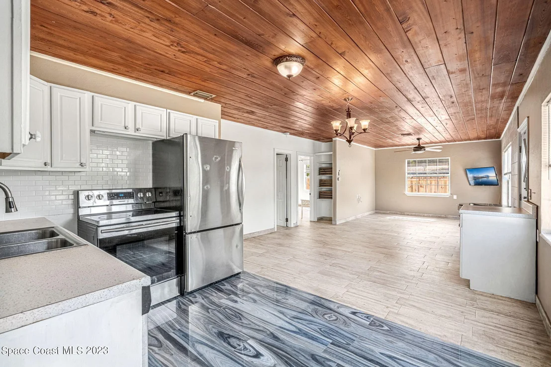 Photo of 2875 Stearns Avenue NE
