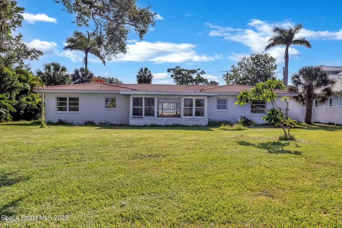 Photo of 804 S Riverside Drive