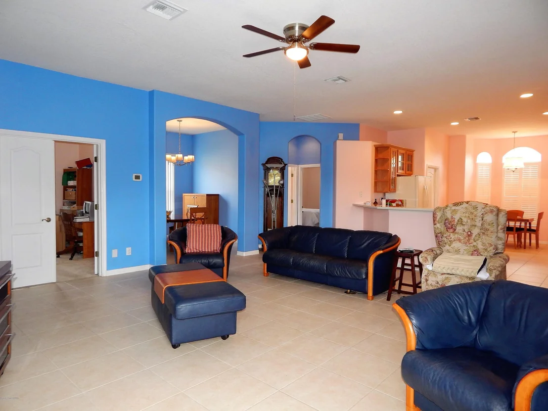 Photo of 111 SE Ridgemont Circle SE