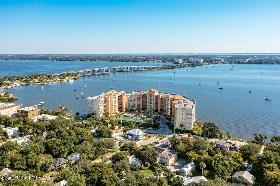 Photo of Unit 606 at 100 Riverside Drive