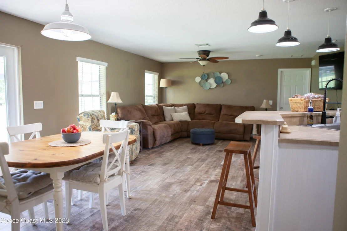 Photo of 2865 Lionel Road