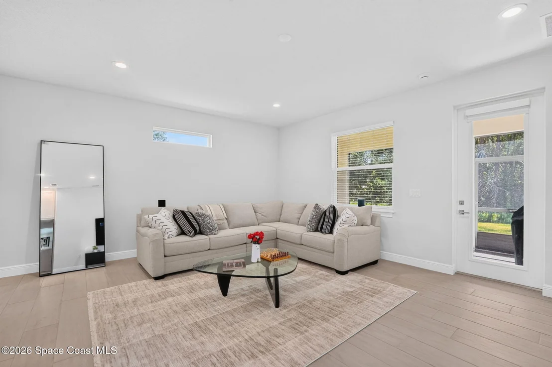 Photo of 2291 Commodore Boulevard