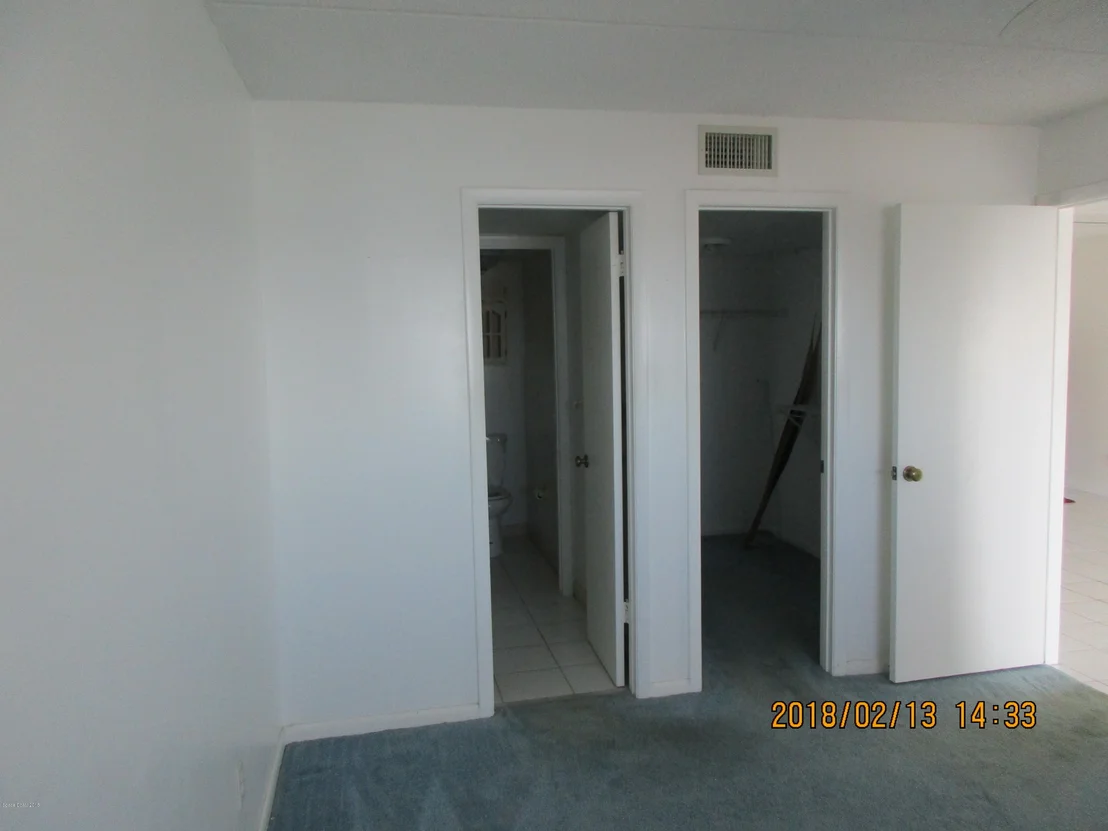Photo of Unit 205 at 3901 Dixie Highway NE