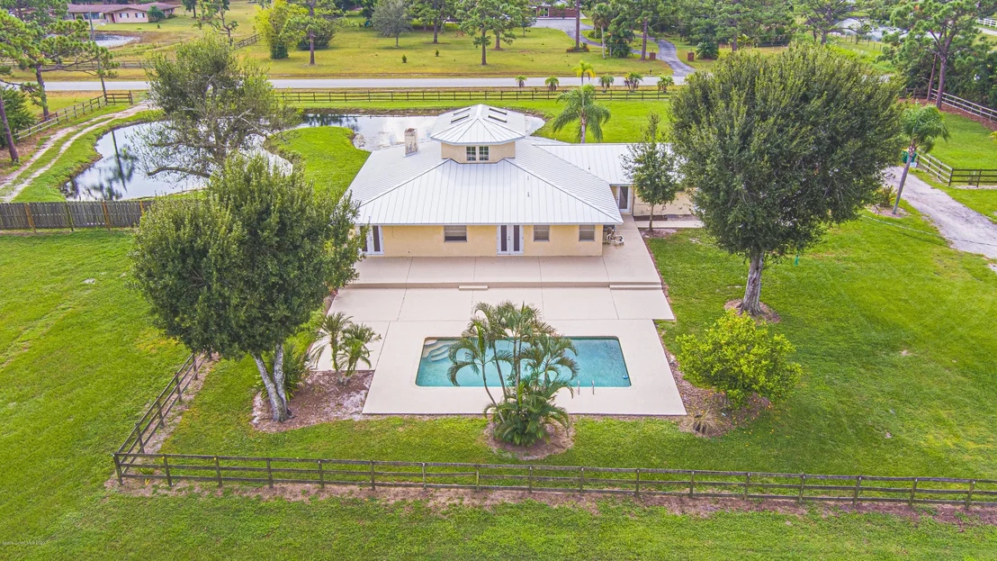 Photo of 4300 Pinewood Road