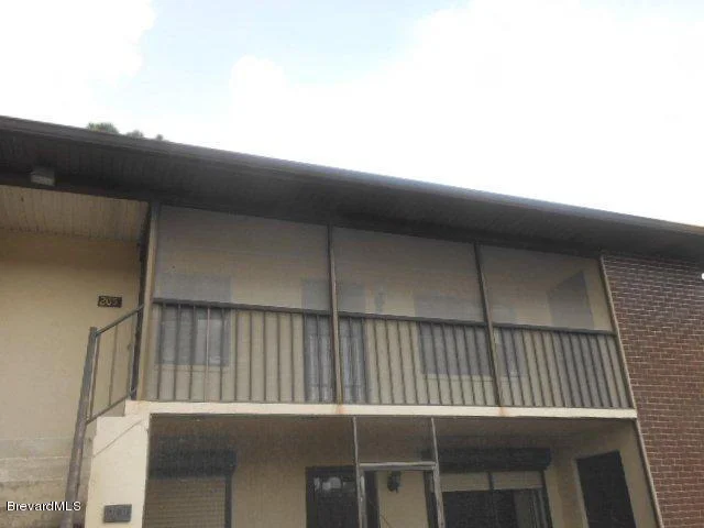 Photo of Unit 205 at 3213 Murrell Road