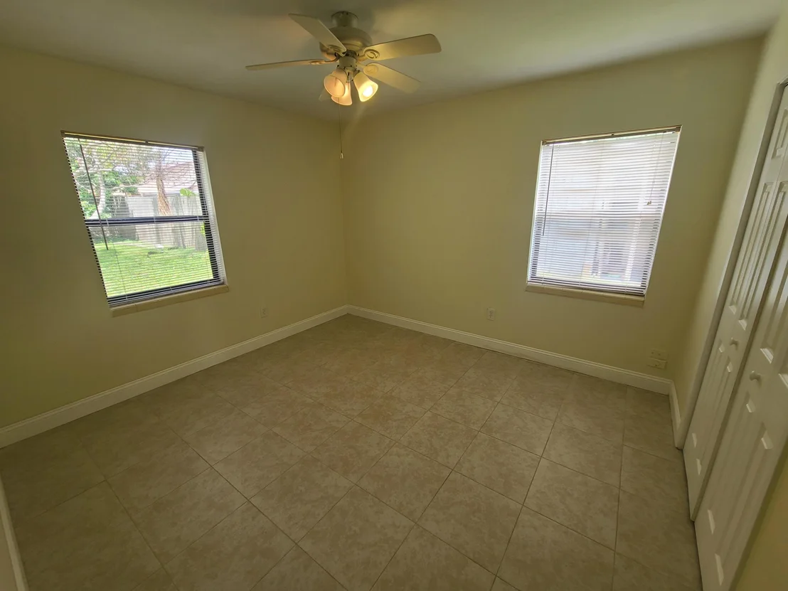 Photo of 408 Iris Lane