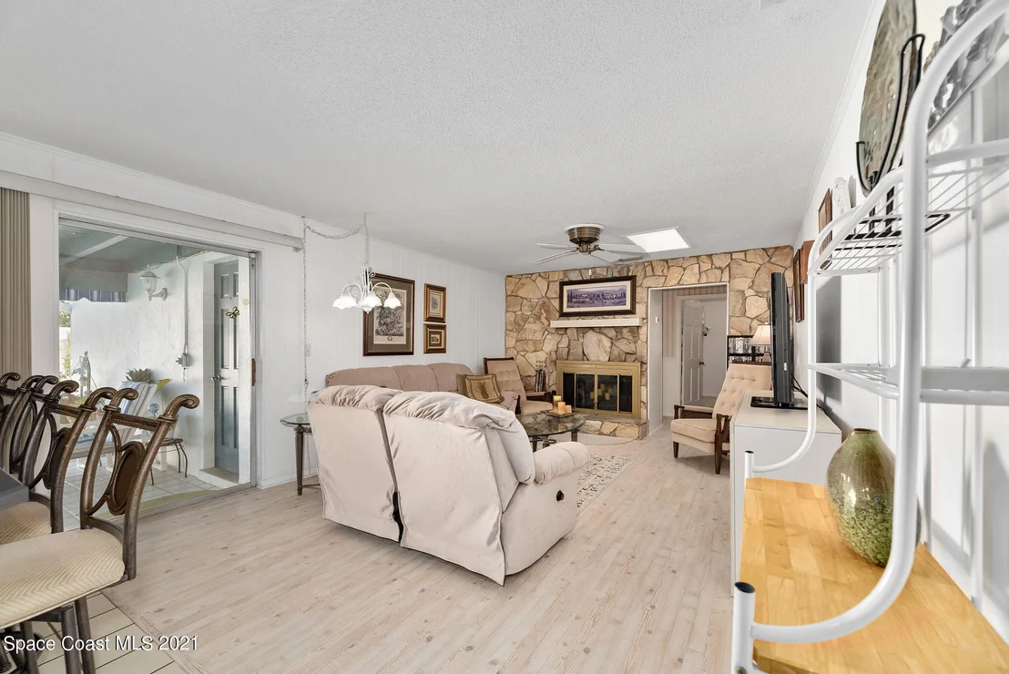 Photo of 330 Seabreeze Drive
