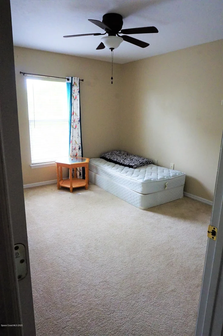 Photo of 1229 White Oak Circle